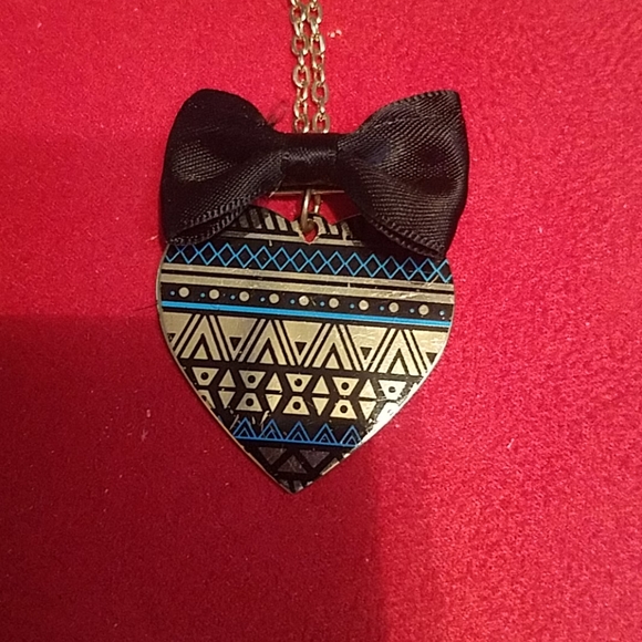 Mi amor gold tone heart and bow necklace - Picture 1 of 2
